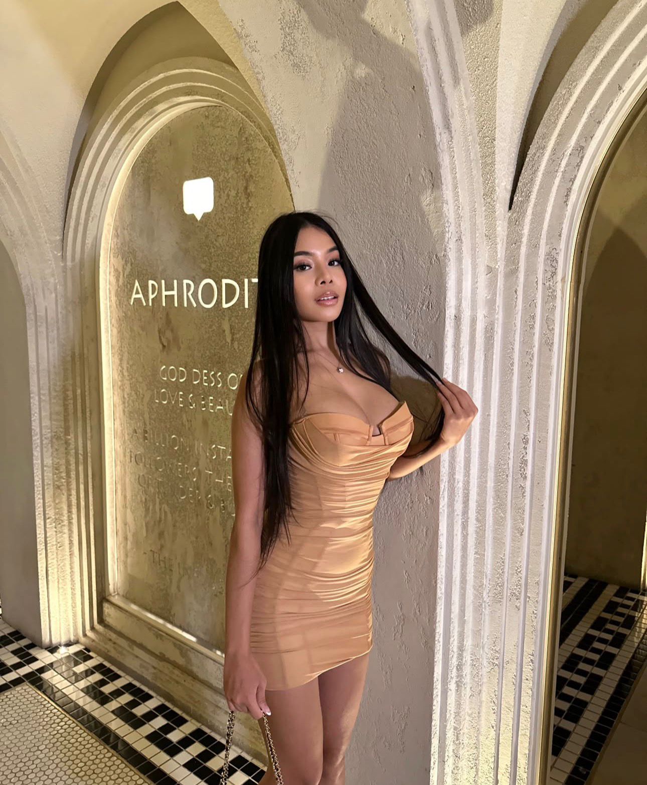 Escort - VIOLETA - Ibiza Tops